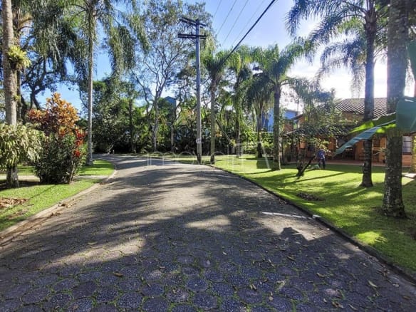 Casa de Condomínio para Venda com 6 quartos, em Camburi com 230m²