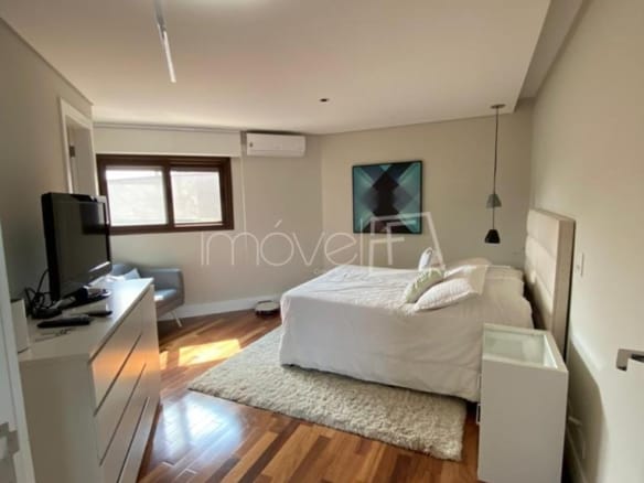 Casa de Condomínio para Venda com 4 quartos, em Tamboré com 692m²