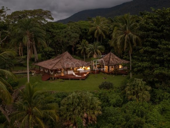 Casa de Condomínio para Venda com 4 quartos, em Ilhabela com 432m²