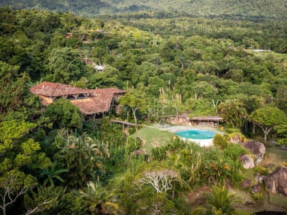 Casa de Condomínio para Venda com 5 quartos, em Ilhabela com 700m²