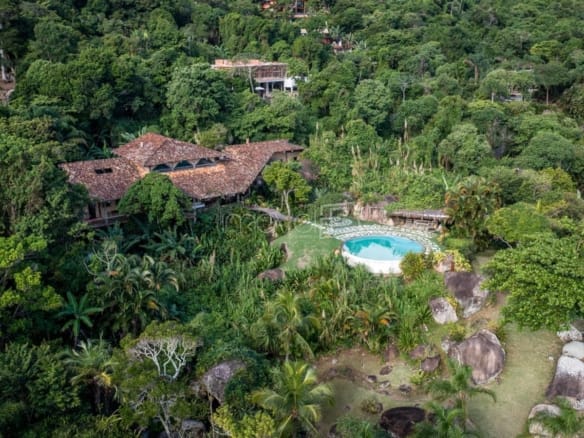 Casa de Condomínio para Venda com 5 quartos, em Ilhabela com 700m²