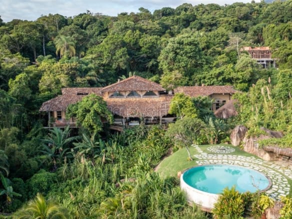 Casa de Condomínio para Venda com 5 quartos, em Ilhabela com 700m²