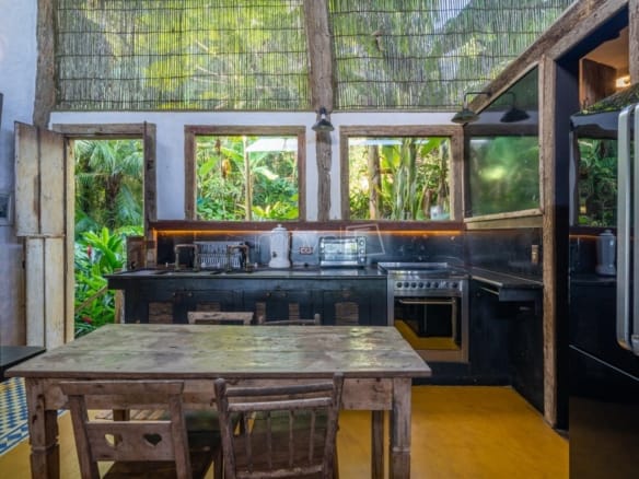 Casa de Condomínio para Venda com 5 quartos, em Ilhabela com 700m²