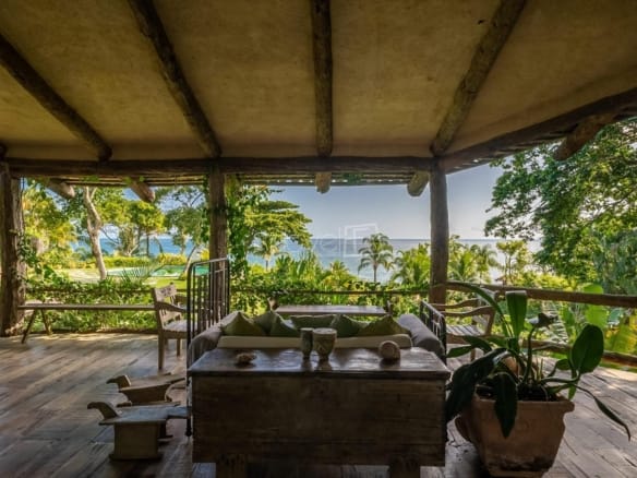 Casa de Condomínio para Venda com 5 quartos, em Ilhabela com 700m²