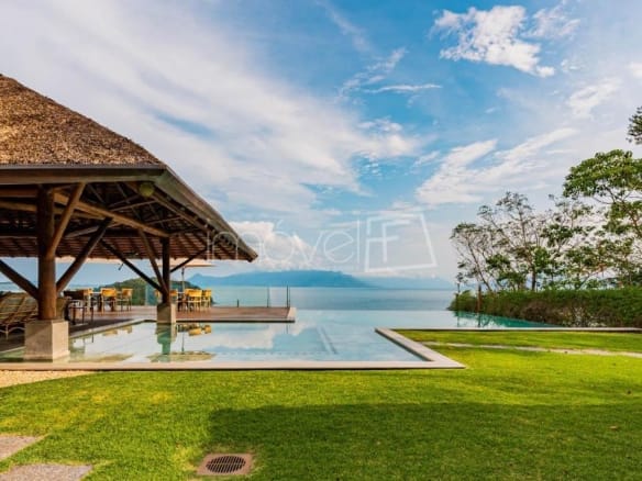 Casa para Venda com 11 quartos, no Condomínio Roteiro do Sol – vista praia da Cocanha, com 1400m²