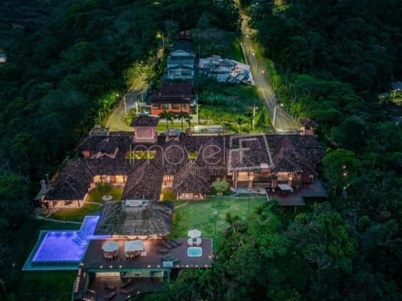 Casa para Venda com 11 quartos, no Condomínio Roteiro do Sol – vista praia da Cocanha, com 1400m²