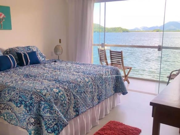 Casa de Condomínio para Venda com 11 quartos, em Bracuí (Cunhambebe) com 1330m²