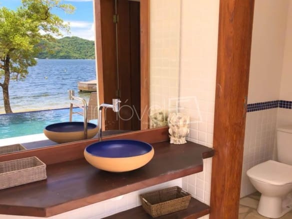 Casa de Condomínio para Venda com 11 quartos, em Bracuí (Cunhambebe) com 1330m²