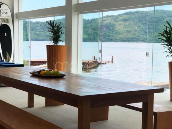 Casa de Condomínio para Venda com 11 quartos, em Bracuí (Cunhambebe) com 1330m²