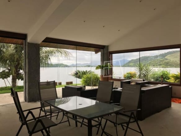 Casa de Condomínio para Venda com 13 quartos, em Bracuí (Cunhambebe) com 1680m²