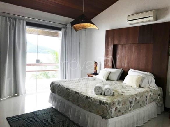 Casa de Condomínio para Venda com 13 quartos, em Bracuí (Cunhambebe) com 1680m²