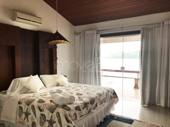 Casa de Condomínio para Venda com 13 quartos, em Bracuí (Cunhambebe) com 1680m²