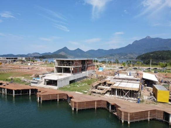 Casa de Condomínio para Venda com 8 quartos, em Bracuí (Cunhambebe) com 815m²