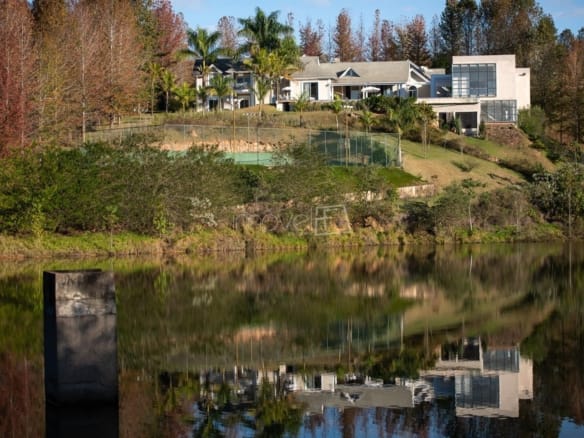 Casa de Condomínio para Venda com 7 quartos, em Ivoturucaia com 2500m²