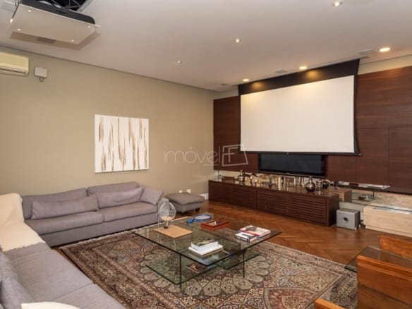Casa de Condomínio para Venda com 7 quartos, em Ivoturucaia com 2500m²