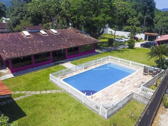Chácara com 7 quartos, na Praia de Maranduba com 400m² ac