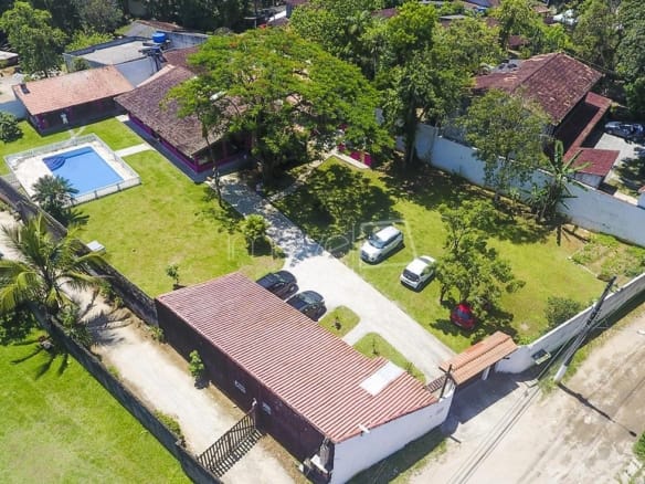 Chácara com 7 quartos, na Praia de Maranduba com 400m² ac