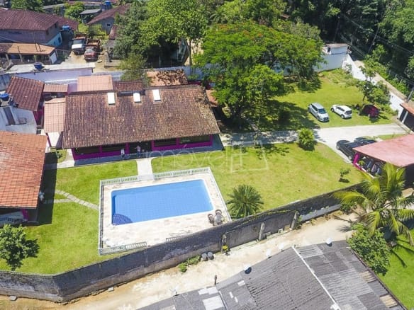 Chácara com 7 quartos, na Praia de Maranduba com 400m² ac