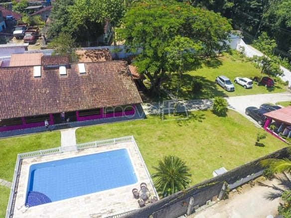 Chácara com 7 quartos, na Praia de Maranduba com 400m² ac