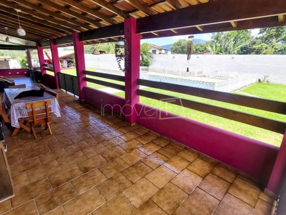 Chácara com 7 quartos, na Praia de Maranduba com 400m² ac