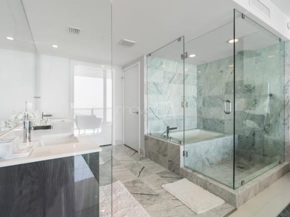 Apartamento para Venda com 3 quartos, em Miami com 200m²