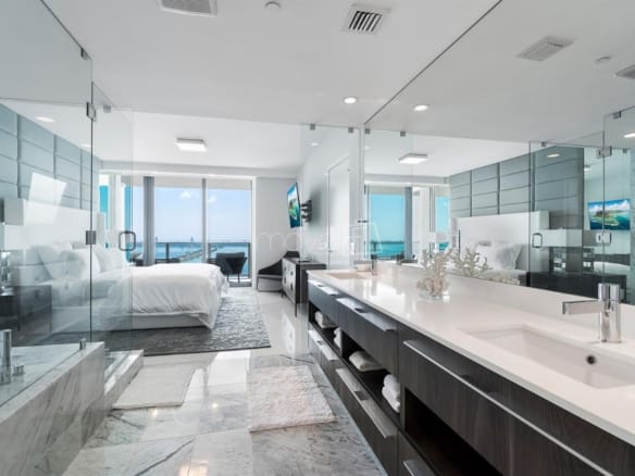 Apartamento para Venda com 3 quartos, em Miami com 200m²