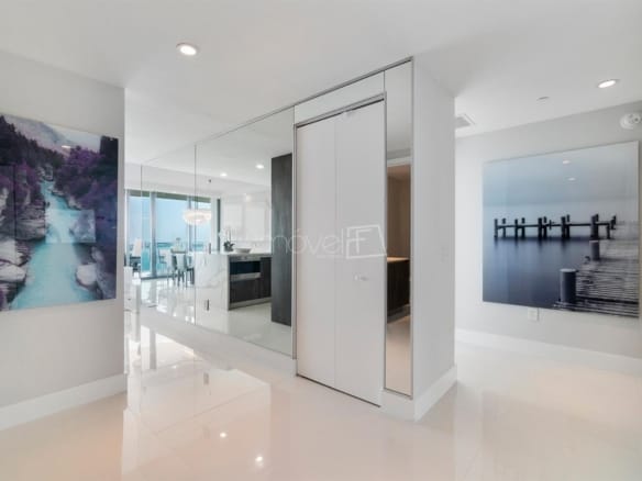Apartamento para Venda com 3 quartos, em Miami com 200m²