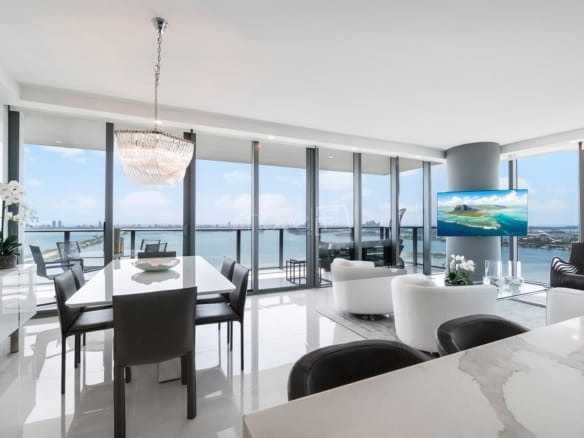 Apartamento para Venda com 3 quartos, em Miami com 200m²