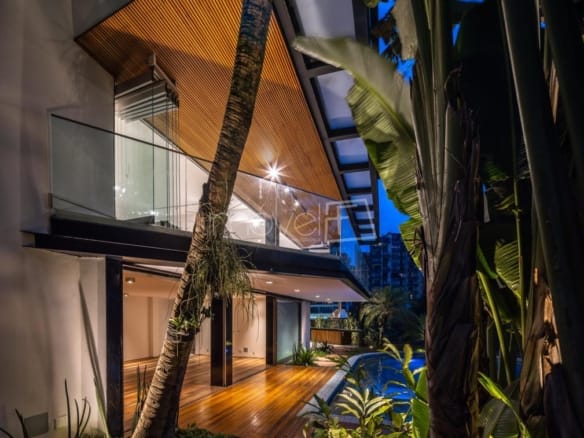 Casa de Condomínio para Venda com 4 quartos, em Jardim Vitória Régia com 661m²