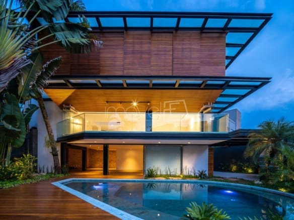 Casa de Condomínio para Venda com 4 quartos, em Jardim Vitória Régia com 661m²