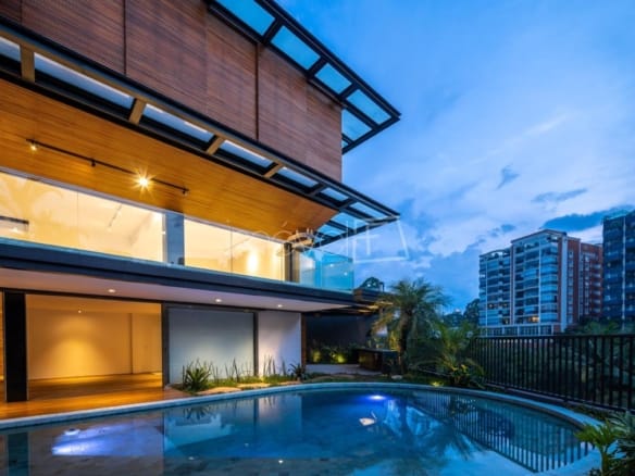 Casa de Condomínio para Venda com 4 quartos, em Jardim Vitória Régia com 661m²