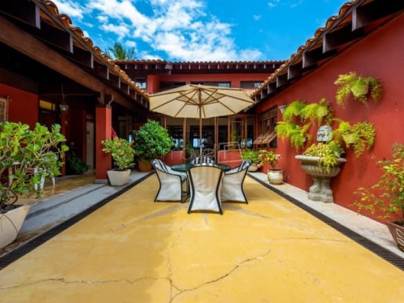 Casa de Condomínio para Venda com 5 quartos, em Guaecá com 576,22m²