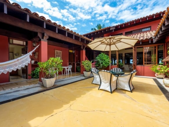 Casa de Condomínio para Venda com 5 quartos, em Guaecá com 576,22m²