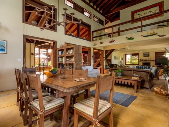 Casa de Condomínio para Venda com 5 quartos, em Guaecá com 576,22m²