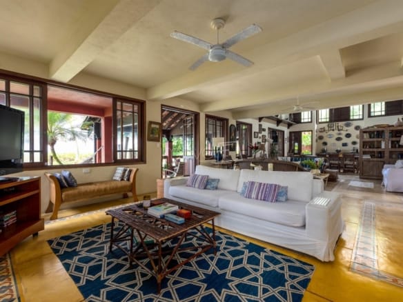 Casa de Condomínio para Venda com 5 quartos, em Guaecá com 576,22m²