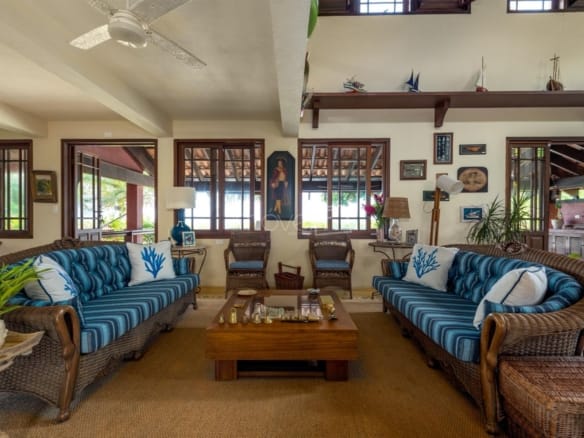 Casa de Condomínio para Venda com 5 quartos, em Guaecá com 576,22m²