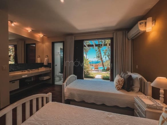 Casa de Condomínio para Venda com 4 quartos, em Praia Brava do Sul com 445m²