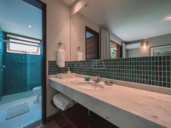 Casa de Condomínio para Venda com 4 quartos, em Praia Brava do Sul com 445m²