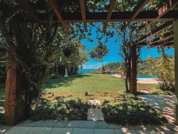 Casa de Condomínio para Venda com 4 quartos, em Praia Brava do Sul com 445m²