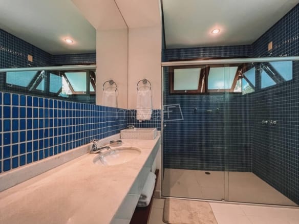 Casa de Condomínio para Venda com 4 quartos, em Praia Brava do Sul com 445m²