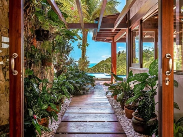 Casa de Condomínio para Venda com 4 quartos, em Praia Brava do Sul com 445m²
