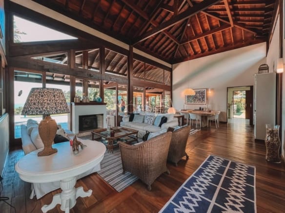 Casa de Condomínio para Venda com 4 quartos, em Praia Brava do Sul com 445m²