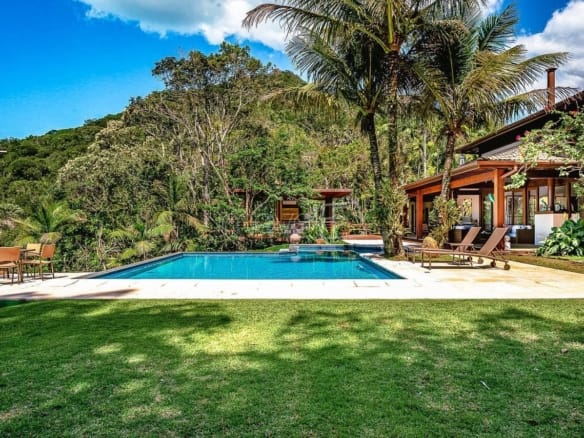 Casa de Condomínio para Venda com 4 quartos, em Praia Brava do Sul com 445m²