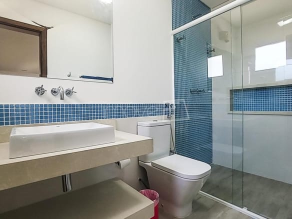 Casa à Venda em Ubatuba no Condomínio Recanto da Lagoinha com 5 Suítes e 500m²
