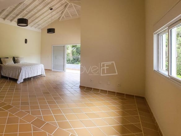 Casa à Venda em Ubatuba no Condomínio Recanto da Lagoinha com 5 Suítes e 500m²