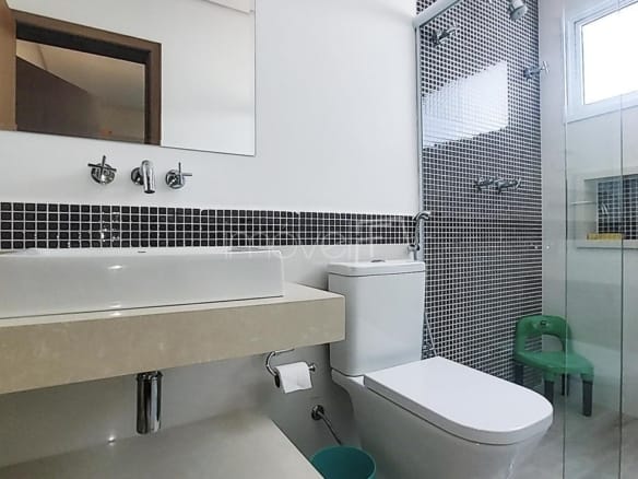 Casa à Venda em Ubatuba no Condomínio Recanto da Lagoinha com 5 Suítes e 500m²