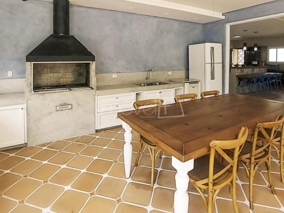 Casa à Venda em Ubatuba no Condomínio Recanto da Lagoinha com 5 Suítes e 500m²