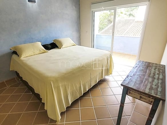 Casa à Venda em Ubatuba no Condomínio Recanto da Lagoinha com 5 Suítes e 500m²