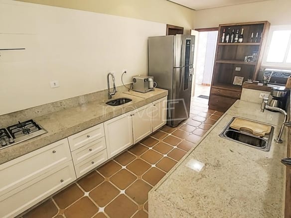 Casa à Venda em Ubatuba no Condomínio Recanto da Lagoinha com 5 Suítes e 500m²