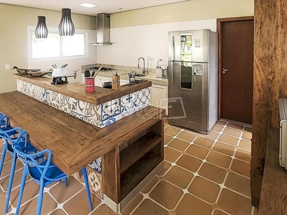 Casa à Venda em Ubatuba no Condomínio Recanto da Lagoinha com 5 Suítes e 500m²